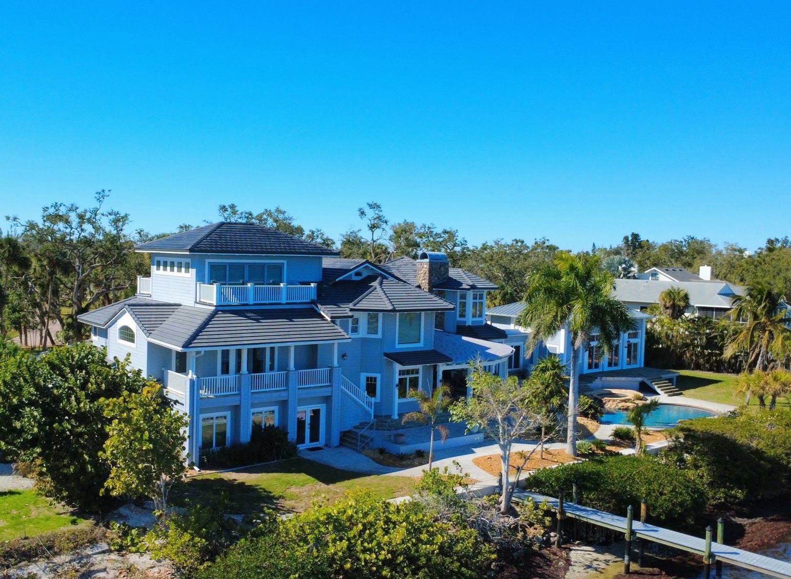 Florida island estate zoom out